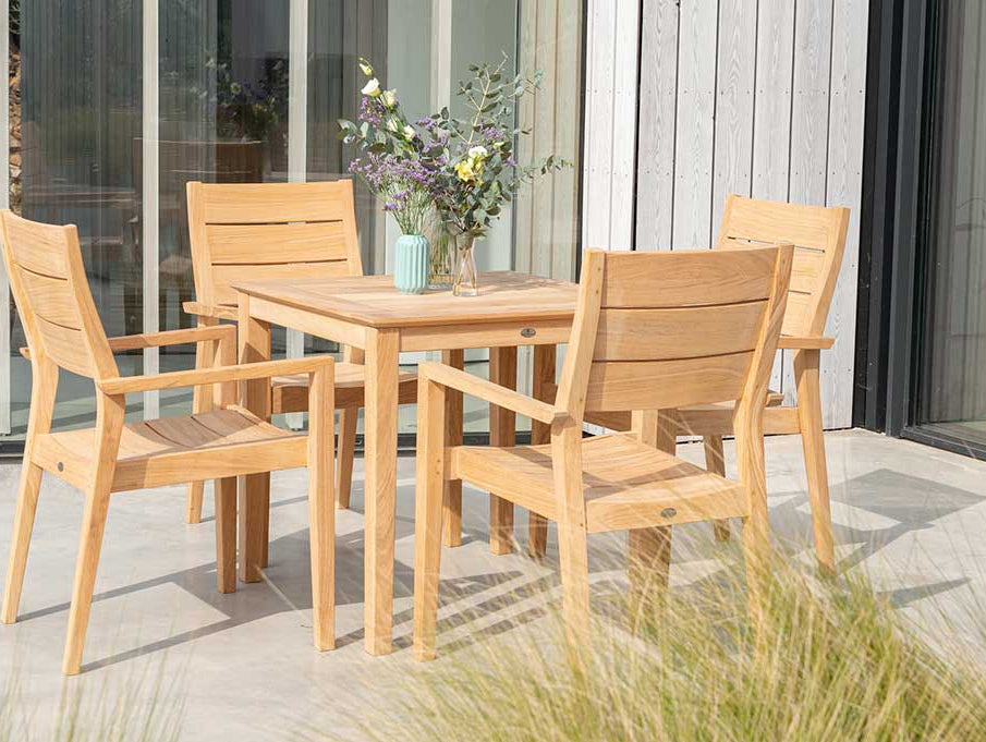 Roble square dining table and 4 roble chairs