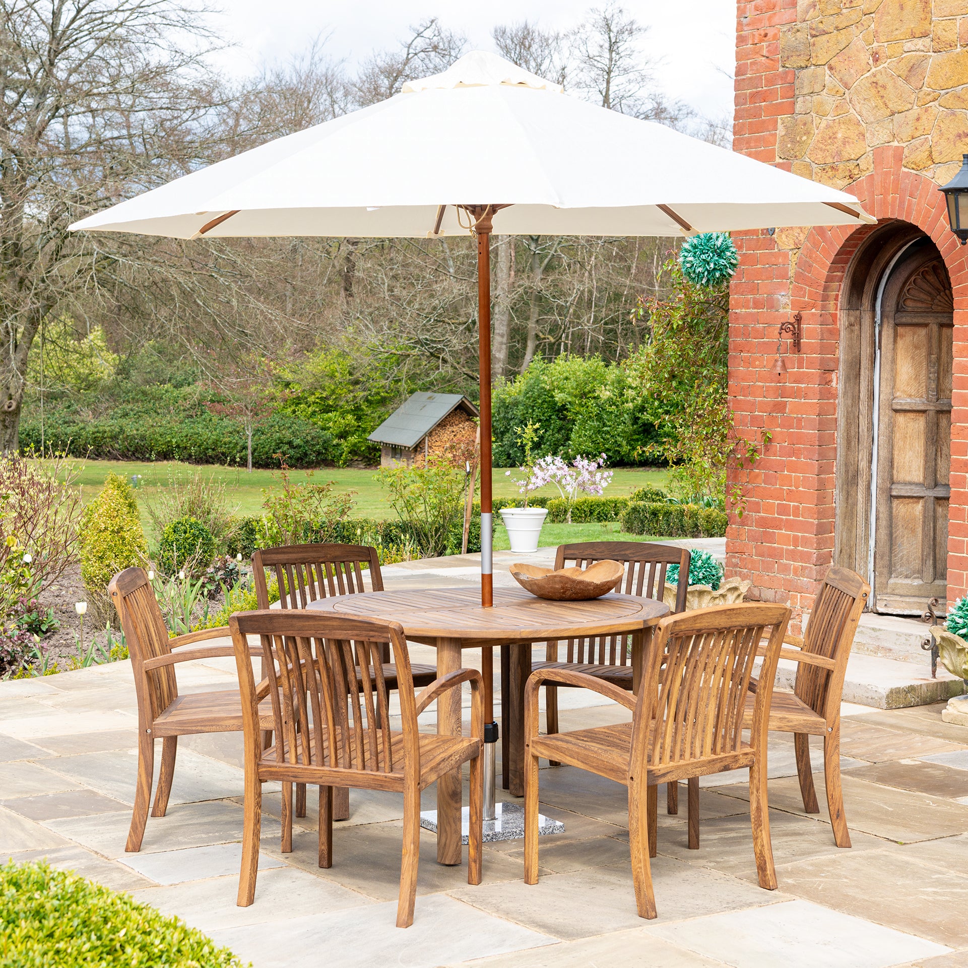 outdoor dining table and chairs