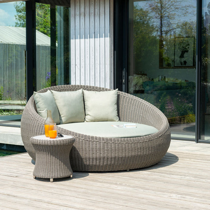 Hazelmere Round Daybed with side table