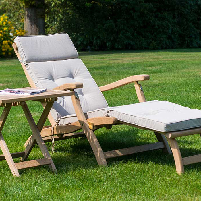 Roble Bengal Folding Steamer Chair with folding table