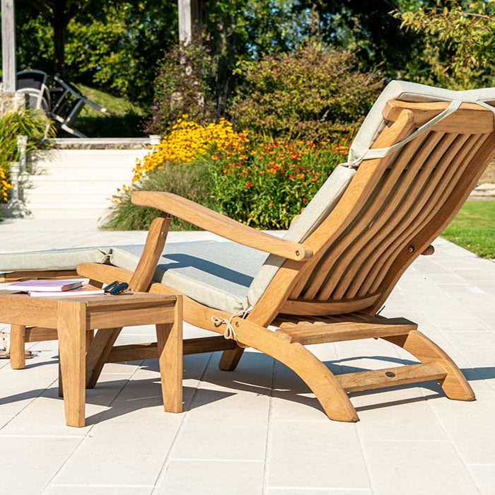 Roble Bengal Folding Steamer Chair with side table