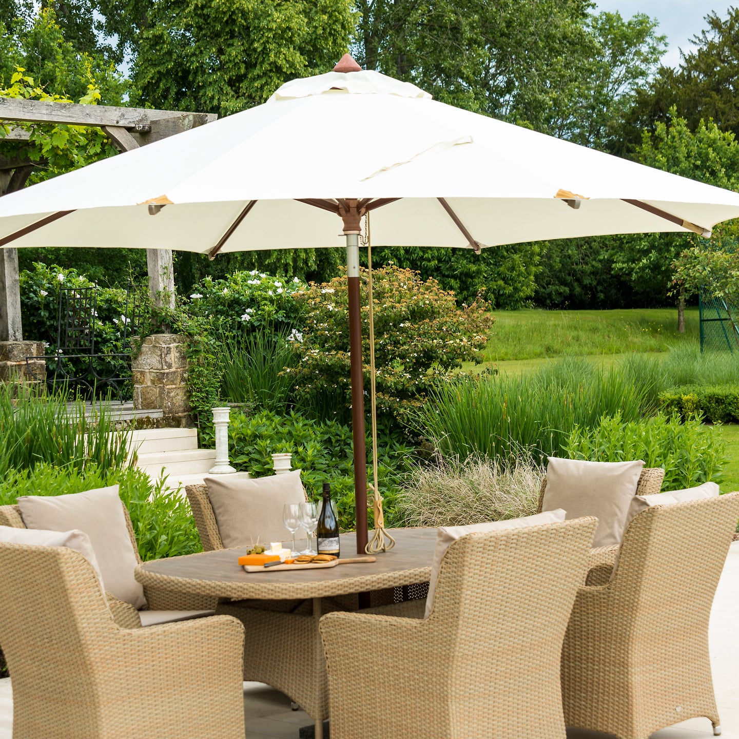 Round Eucalyptus Wood Parasol 2.7m with granite base Ecru showroom