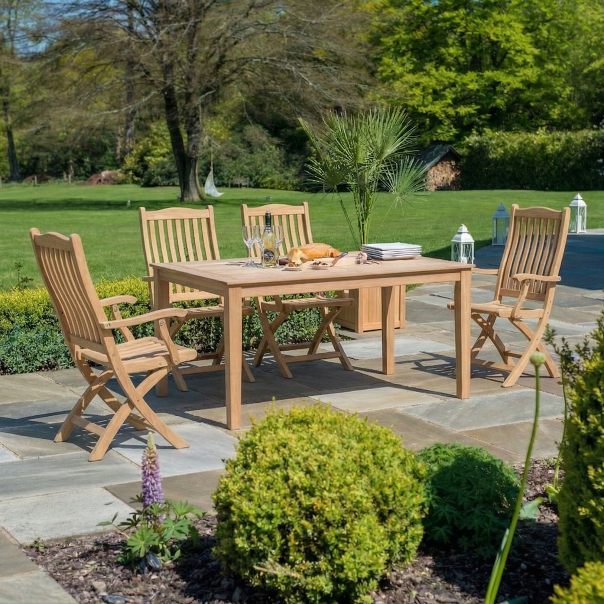 Rectangular wooden table with 4 folding chairs