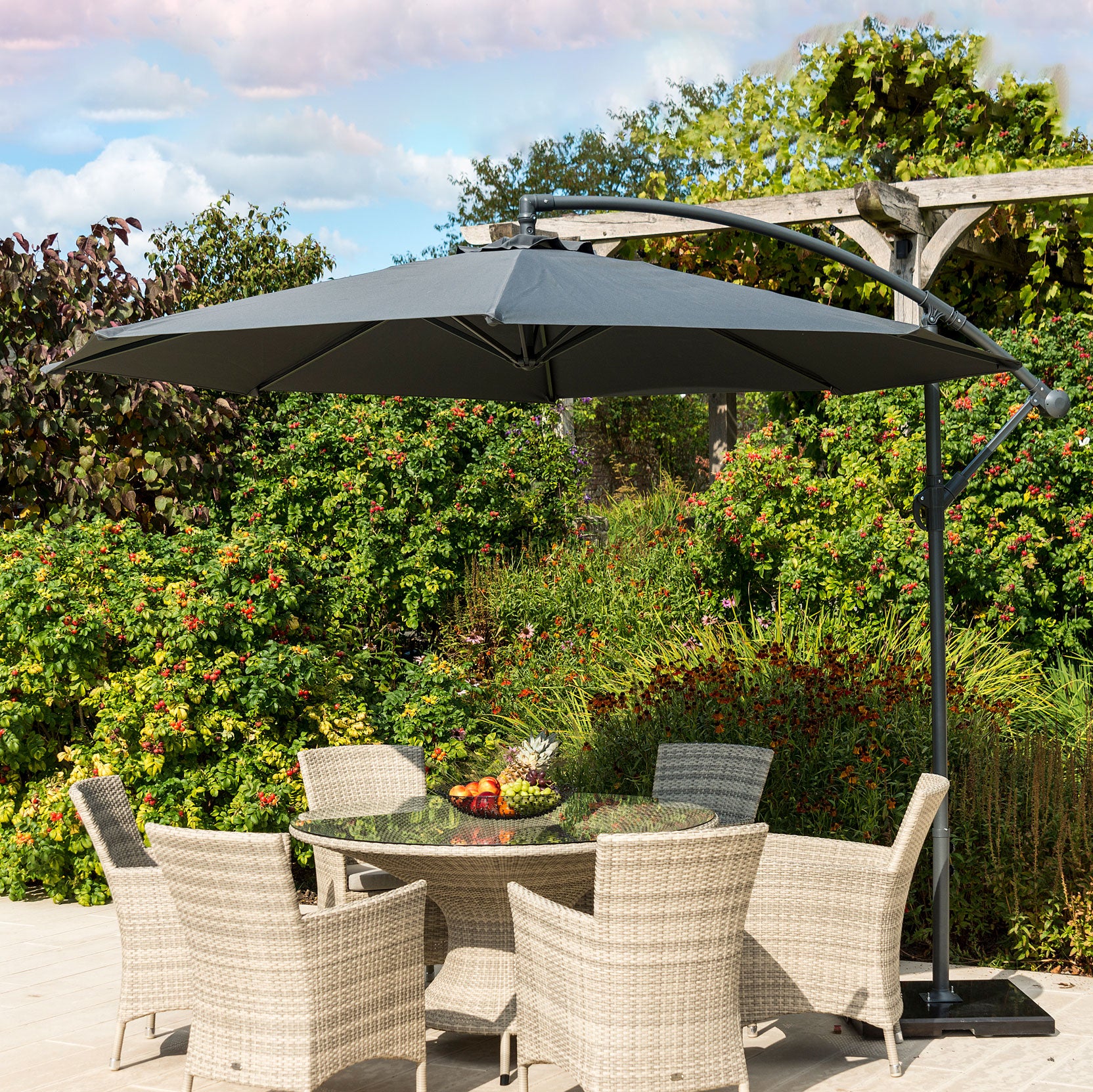 round cantilever parasol